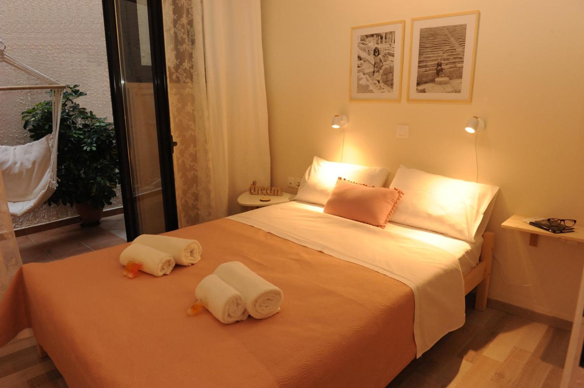 Delphic Moments - Sunny App 3Br, 2Ba With View 아파트 외부 사진