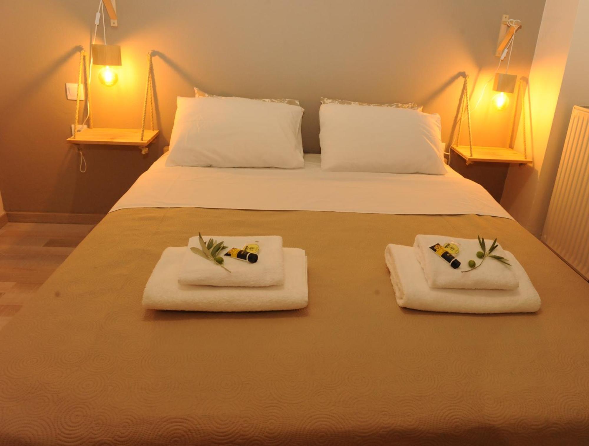 Delphic Moments - Sunny App 3Br, 2Ba With View 아파트 외부 사진